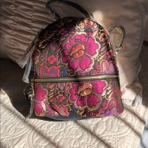 💯 NWT Steve Madden blue&magenta small back pack.